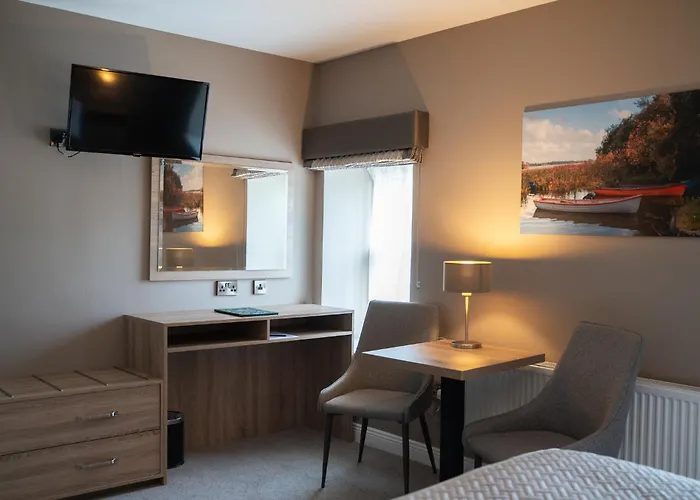 Castle Varagh Hotel & Bar