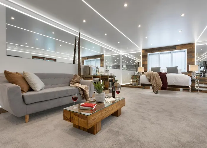 Aphrodites Group - Luxury Hot Tub Suites In Central Lake District!