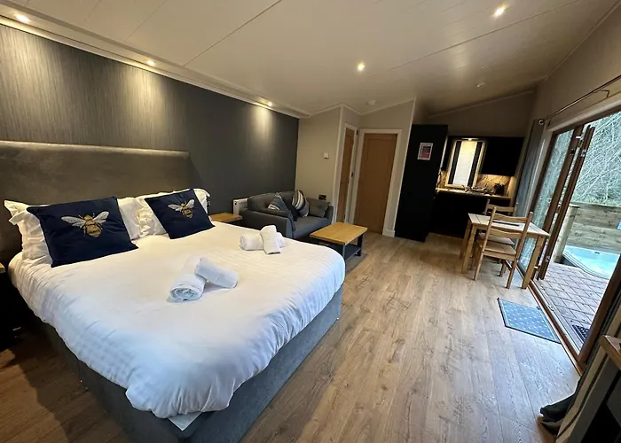 Herons Lake Retreat Hot Tub Lodges Caerwys