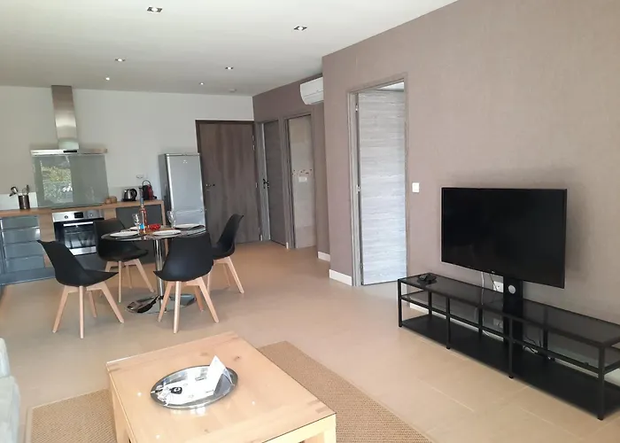 Hpc Suites - Cassis Centre - Parking Securise Et Piscine Chauffee
