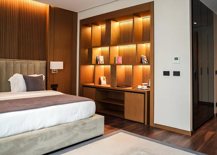 Supreme Hotel Golem 