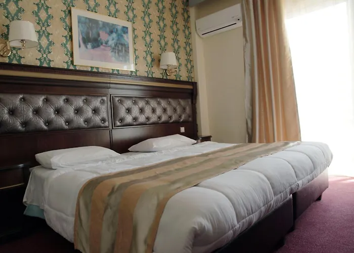 Santa Beach Hotel