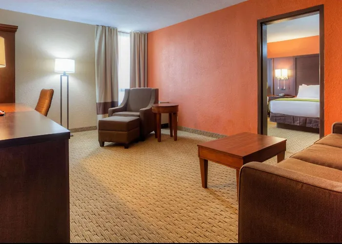 Comfort Inn & Suites Evansville Airport
