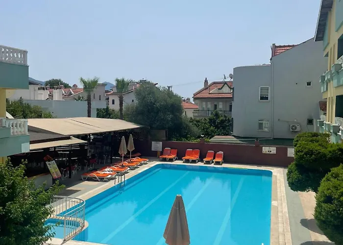 Club Sunset Apartments