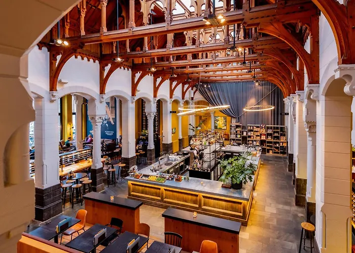 Post-Plaza Hotel&Grand Café