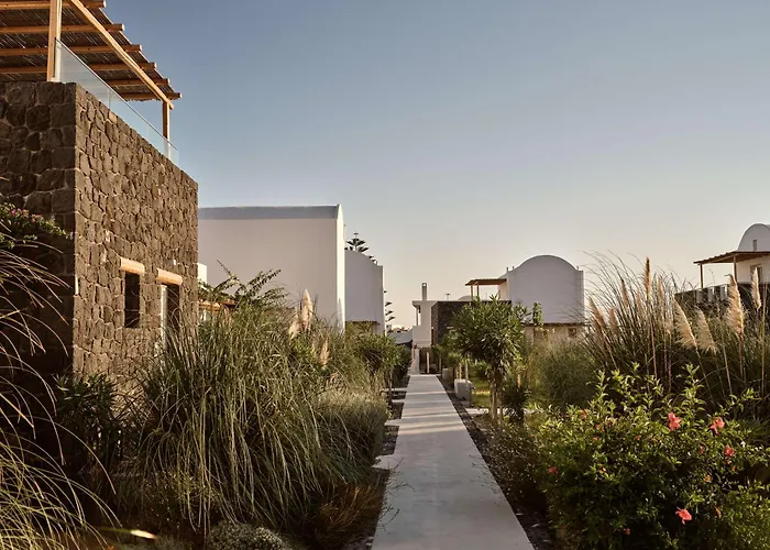 Sea Breeze Santorini Beach Resort, Curio Collection By Hilton Agios Georgios 
