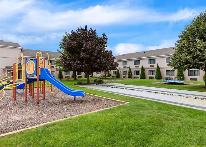 Comfort Inn & Suites Ludington Near Us-10