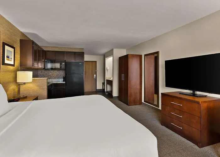 Comfort Inn & Suites Ludington Near Us-10