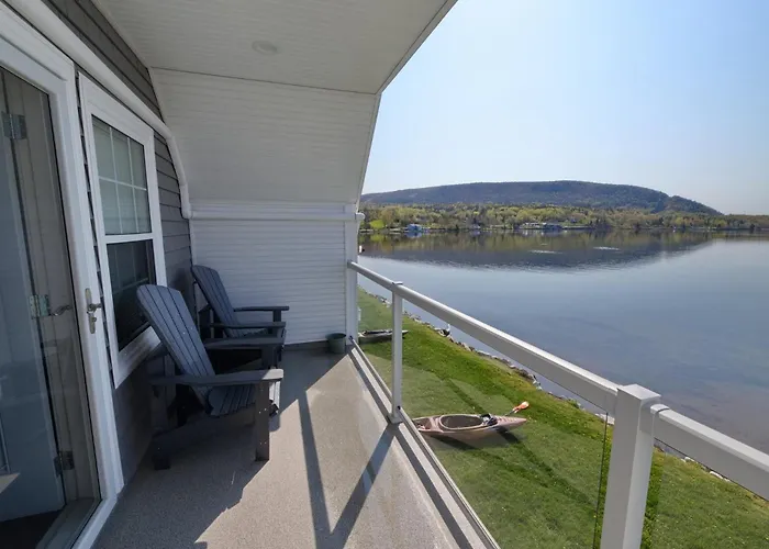 Keltic Quay Cottages & Bayfront Lodge