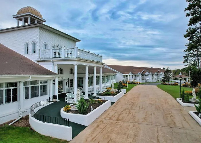 Four Seasons Island Resort