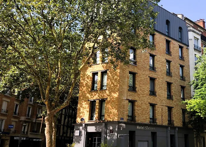 Hotel Sixteen Paris Montrouge