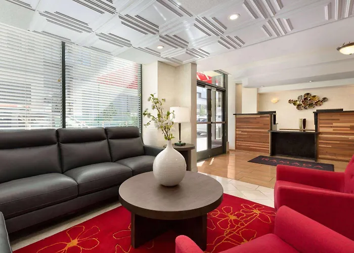 Ramada By Wyndham Oakland Downtown City Center