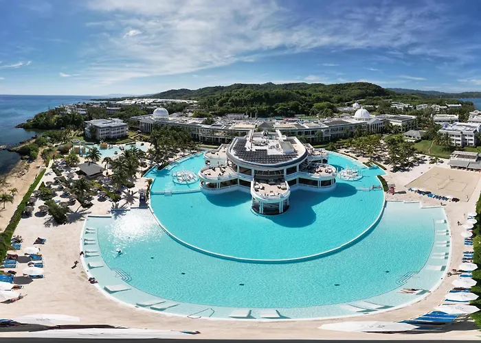 Signature Level At Grand Palladium Lady Hamilton & Spa
