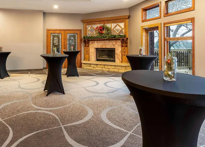 Riverview Inn & Suites, An Ascend Collection Hotel Rockford