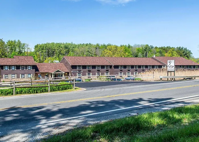 The Black Swan Lee - Lenox, An Ascend Collection Hotel