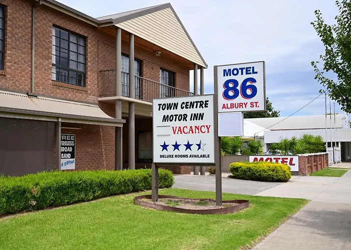 Holbrook Town Centre Motor Inn