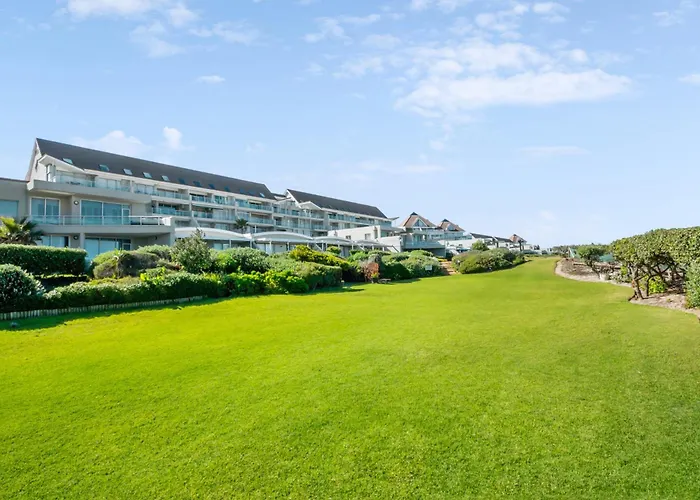 Dolphin Beach Hotel Self Catering Apartments Bloubergstrand