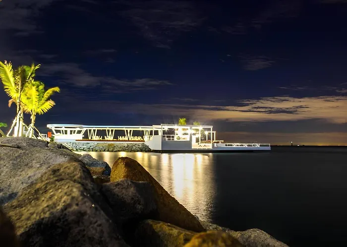 Doulos Phos The Ship Hotel Lagoi