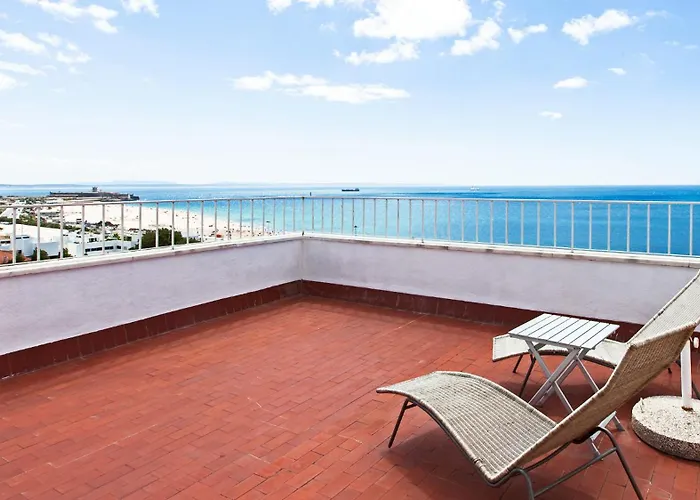 Carcavelos Beach Hotel