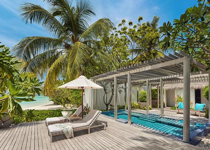 Lux* South Ari Atoll Resort & Villas Dhidhoofinolhu
