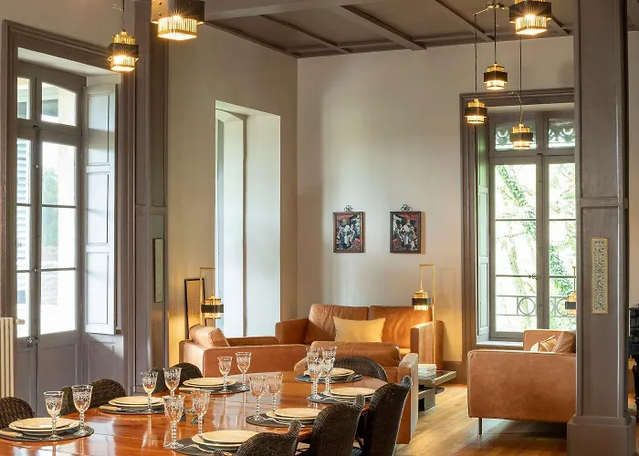 Hotel De La Villeon Tournon-sur-Rhone
