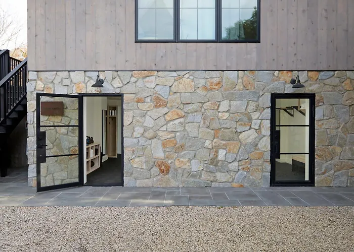 Hotel Moraine