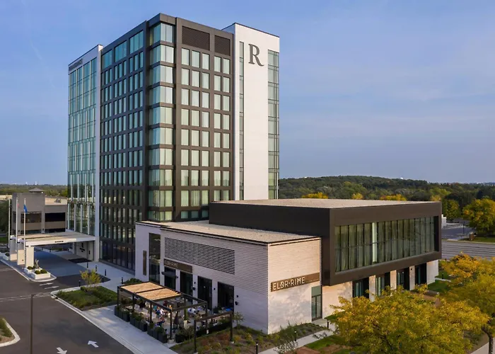 Renaissance Milwaukee West
