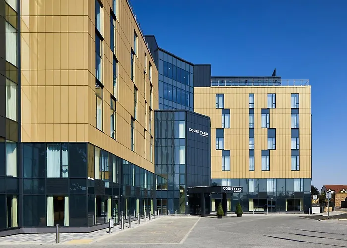 Courtyard By Marriott London Heathrow Airport