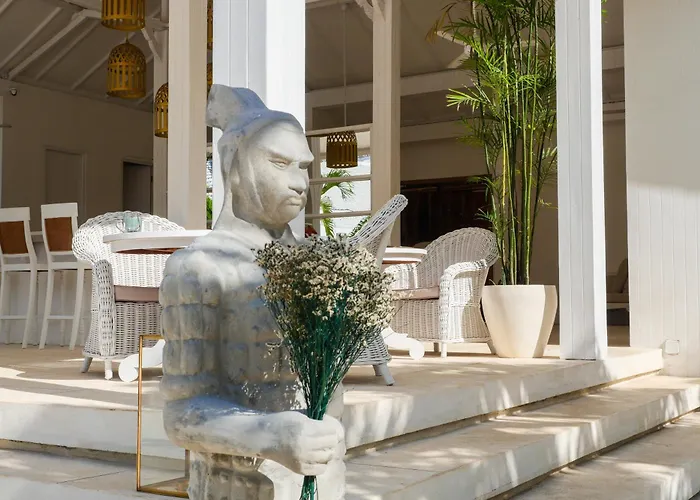 Ria Uluwatu, Tropical Chic Hotel