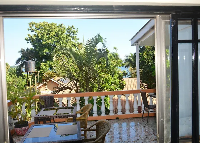 Lakeshore Bed And Breakfast