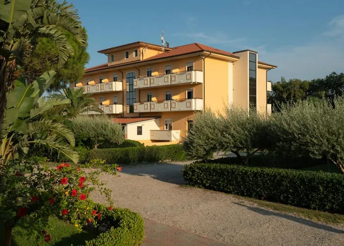 Madama Club Village