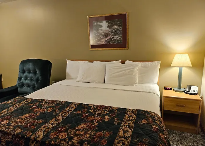 Budget Host Inn & Suites Escanaba