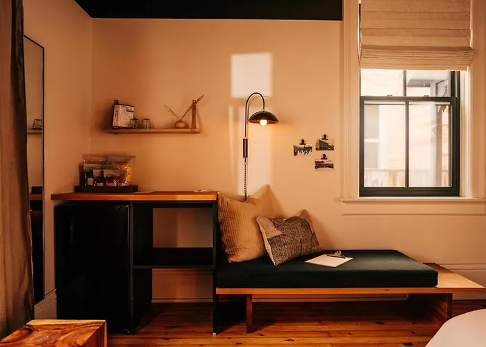 Somewhere Inn Collingwood Boutique Hotel