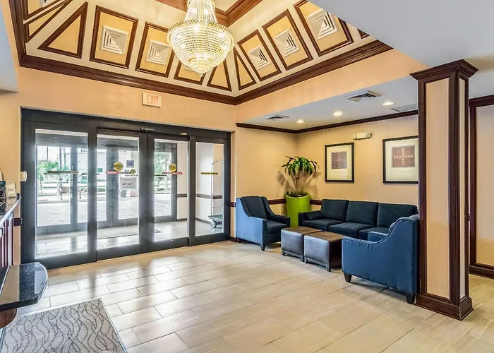 Comfort Inn & Suites North