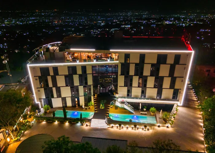 Mgb Hotel At 2Ten