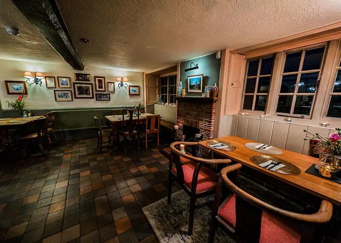 The Rose & Crown In Trent Hotel