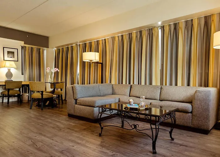 Stamford Suites (Adults Only)