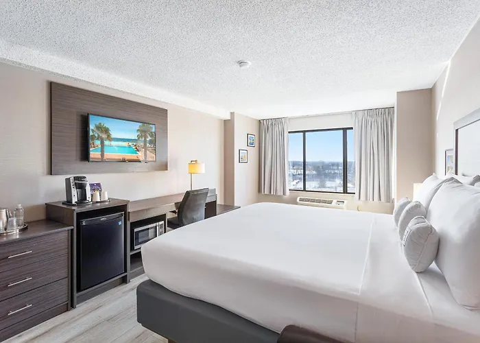 Harborside Hotel Oxon Hill