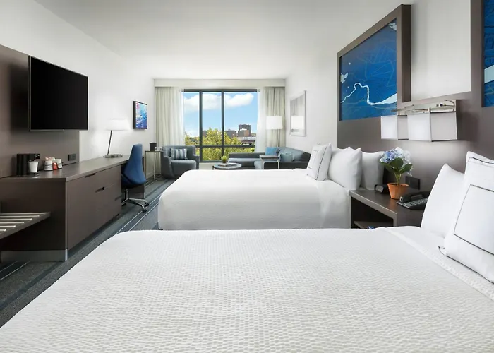 Courtyard By Marriott Boston Cambridge