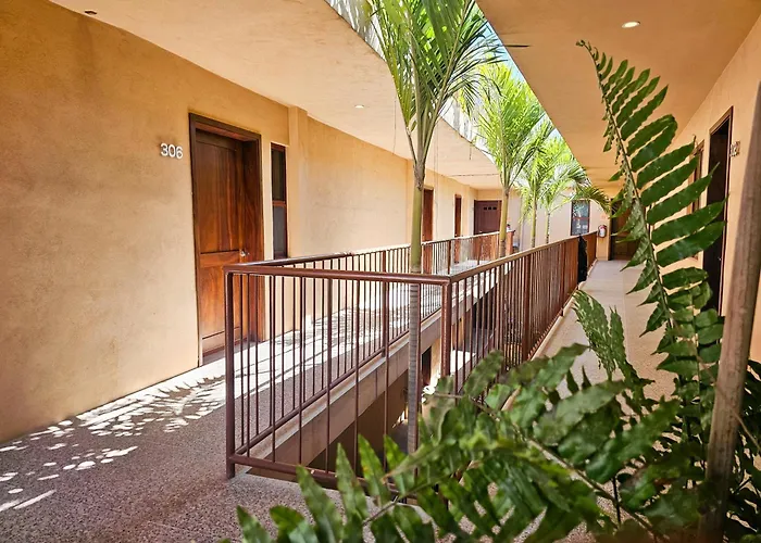Pacific Inn Hotel