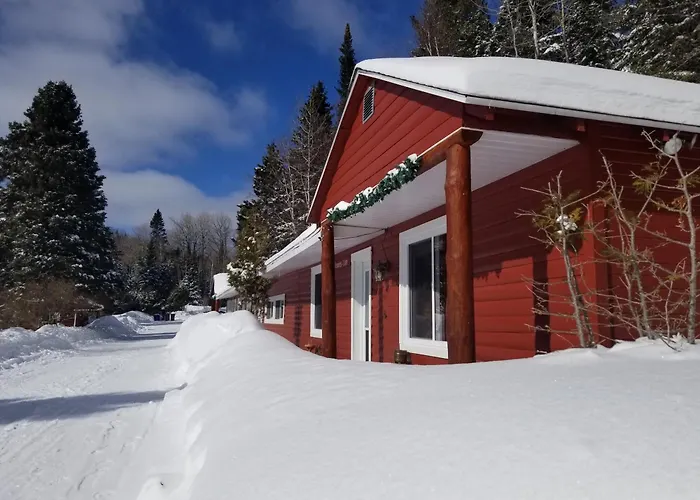 Kan-à-Mouche Pourvoirie Auberge et Chalets