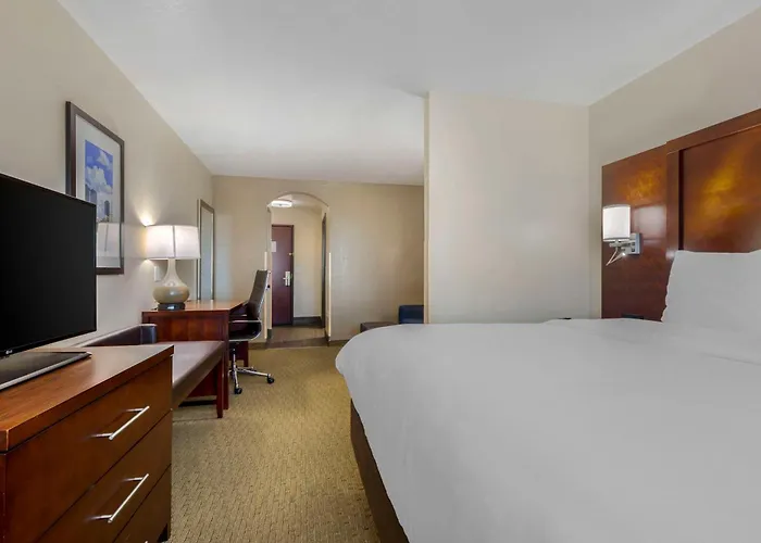 Comfort Suites Benbrook - Fort Worth Southwest