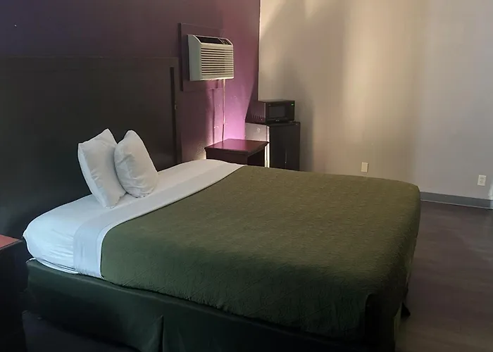 Deluxe Inn