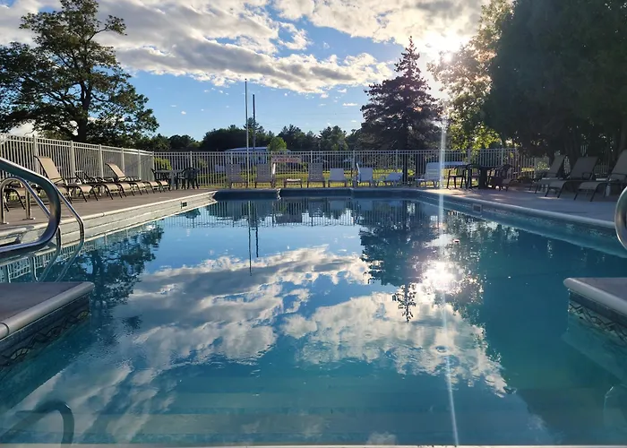 Captain'S Inn And Suites