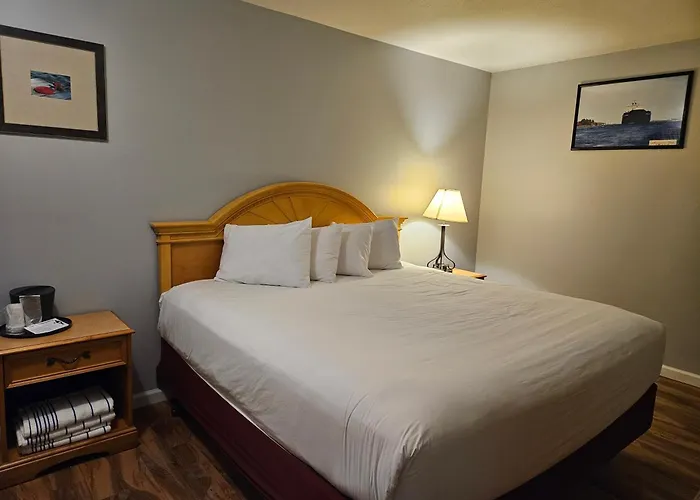 Captain'S Inn And Suites