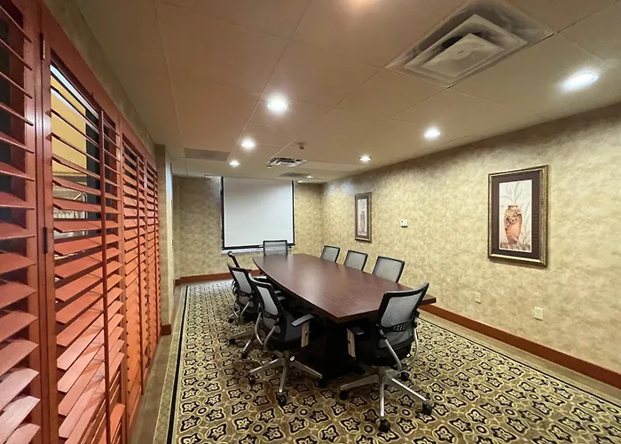 Wingate By Wyndham Peoria - Complimentary Area Shuttle