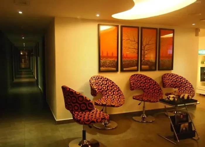 Hotel O Crossroads Hotel