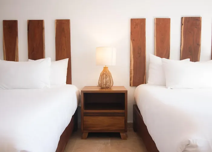 Hotel B10 - Distinctive Hotel-