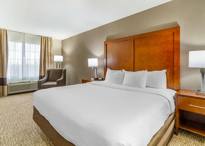 Comfort Inn & Suites Near Bethel College Newton