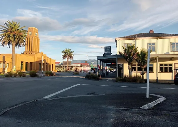 Cosmopolitan Hotel, Pub, Restaurant And Gaming Room Westport